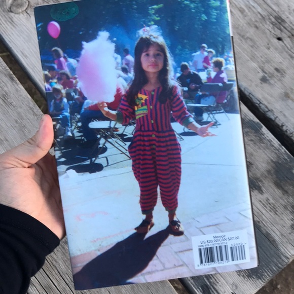 IN THE COUNTRY WE LOVE Diane Guerrero - Picture 3 of 4